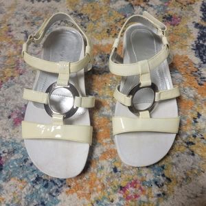 Easy Spirit Strappy shiny sandals size 6